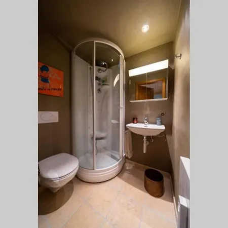 Cozy 3 Bedroom In Central アパート グスタード